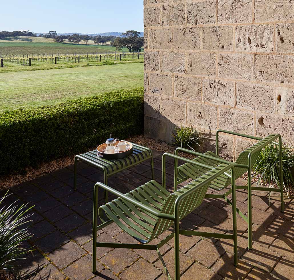 Lounge and terraces Left